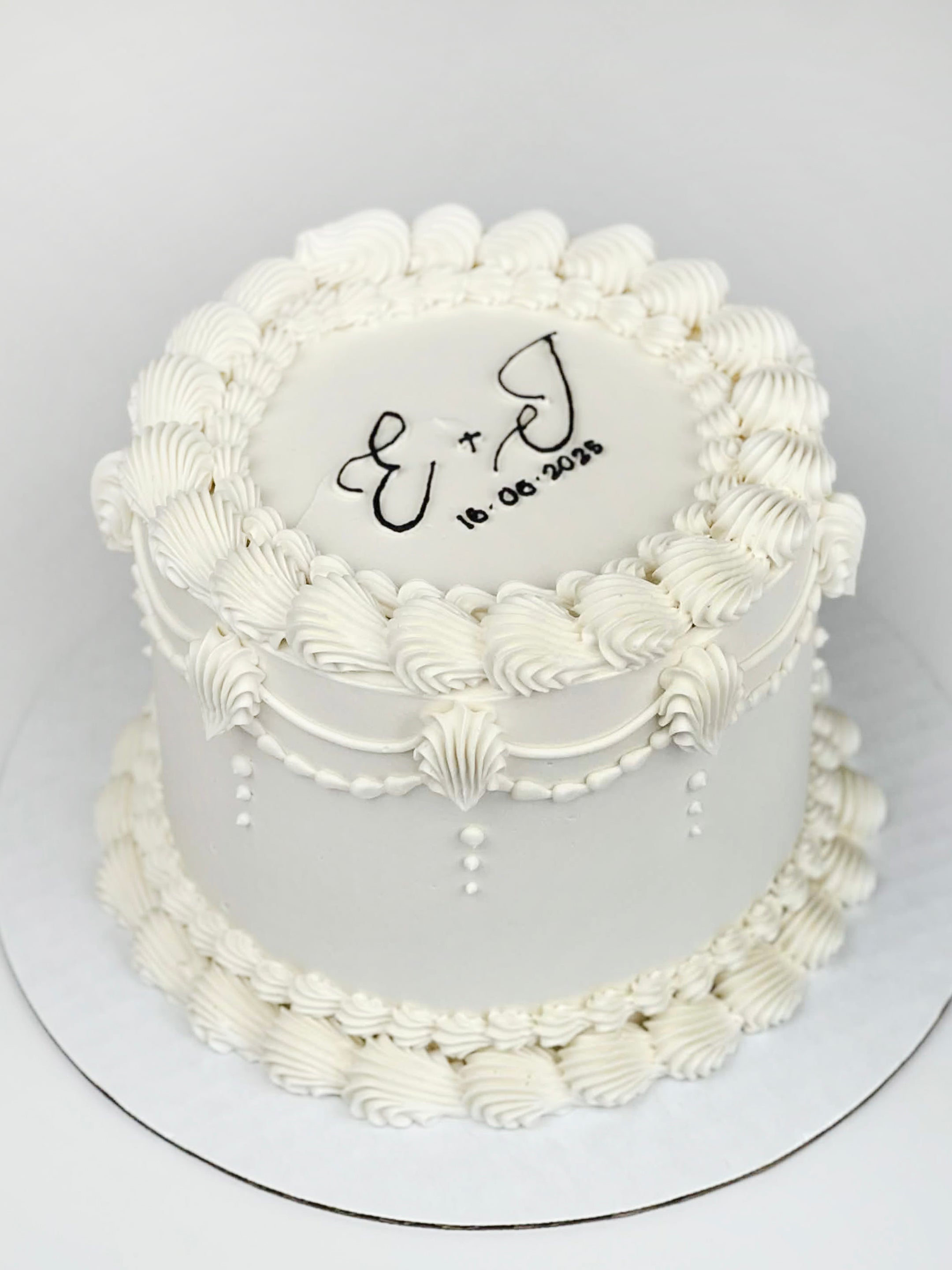 Pure Ivory Vintage Cake