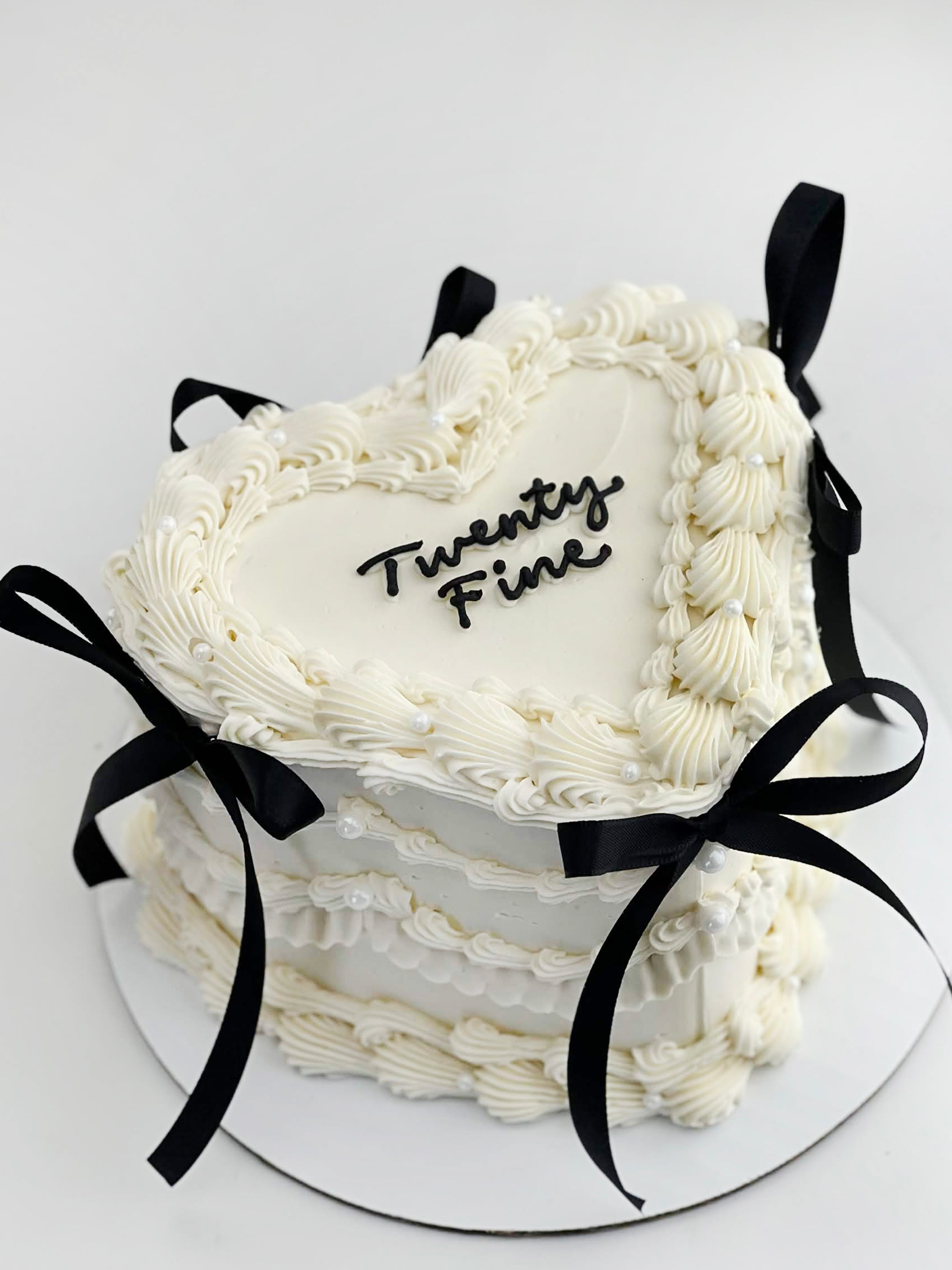Ivory Bow and Pearls Vintage Cake