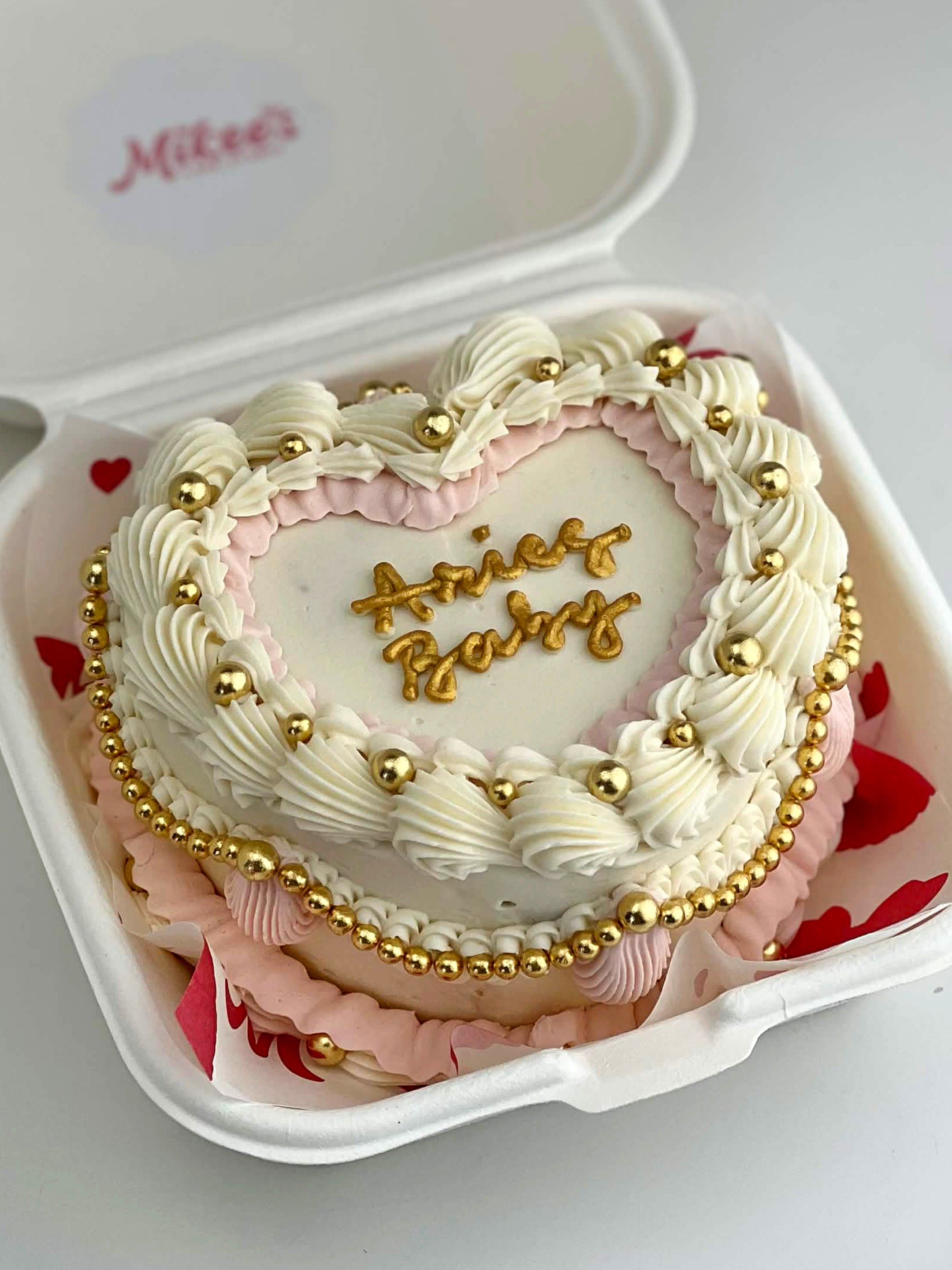 Vintage Heart Cake (BASIC)