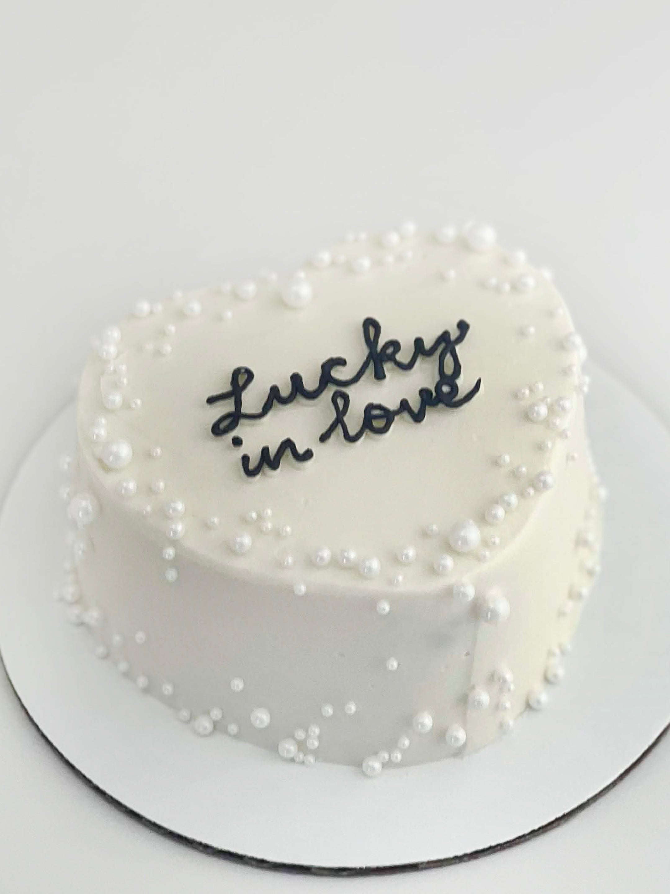White Pearls Cake