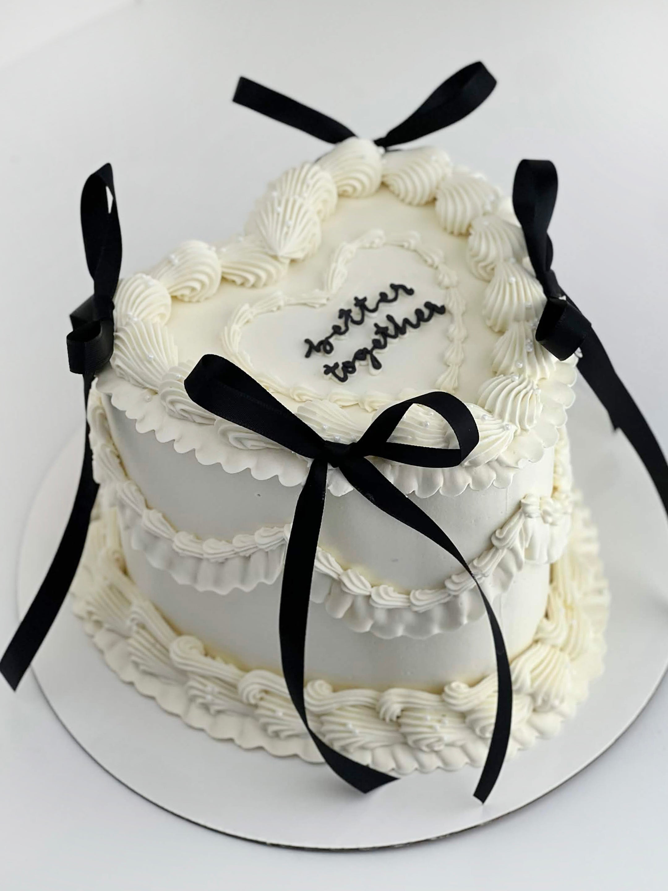 Ivory Bow Vintage Cake